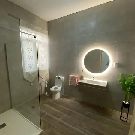 Bright And Airy Room, Shared Bathroom, St Julians Séjour chez l'habitant San Ġiljan
