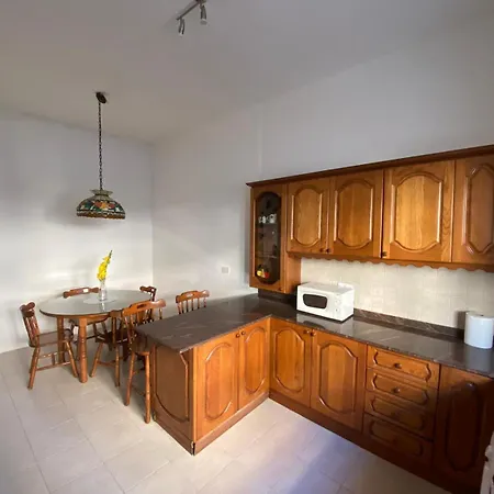 Bright And Airy Room, Shared Bathroom, St Julians Privat bolig Saint Julian's