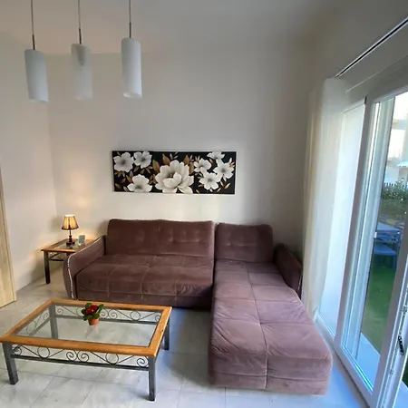 Bright And Airy Room, Shared Bathroom, St Julians *